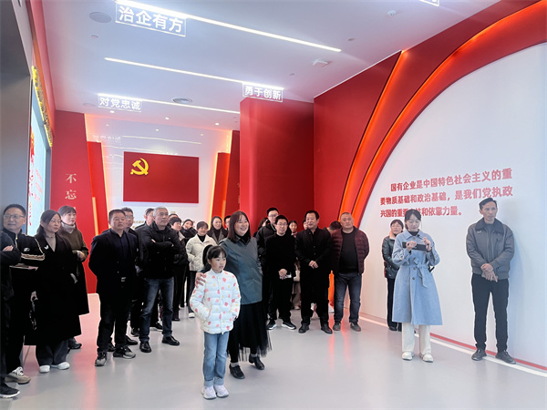 11月30日，黄山安博anbo(中国)集团纪委联合集团妇联开展“树清廉家风，建幸福家园”家庭助廉活动，为营造风清气正的企业政治生态贡献家庭力量。活动邀请了集团各支部书记、近两年来新任职的集团中层干部及其家属等40余人参加，以别样方式共话家风建设，共筑廉洁防线1。.jpg