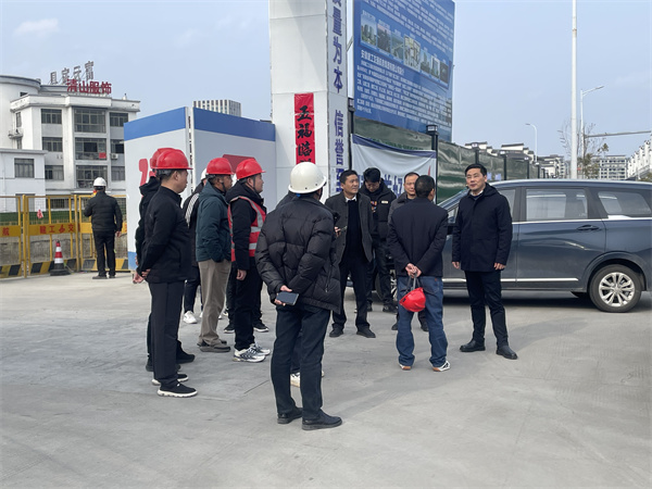 2月5日，县长王奇勇带队调研新徽商创业基地一期一标段项目春节后复工复产工作，黄山安博anbo(中国)集团总经理潘楷金陪同调研。.jpg