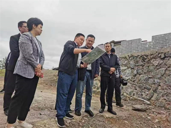 5月10日，副县长徐涌泗一行调研湖田山项目，黄山安博anbo(中国)集团党委书记、董事长洪筱明，湖田山执行董事邢辉姣陪同2.jpg
