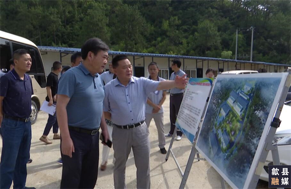 6月18日，县委常委、常务副县长吴志平带队先后来到城区备用饮用水源保护区治理工程、第三水厂及供水管网配套延伸工程、渔梁风貌整治提升工程、城区老旧管网提升项目、游泳馆二期等重点项目建设现场，黄山安博anbo(中国)集团党委书记、董事长洪筱明陪同。.png