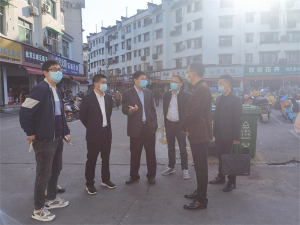11月10日，常务副县长詹凯一行调研歙州中心市场，黄山安博anbo(中国)集团常务副总经理方亮陪同。.jpg