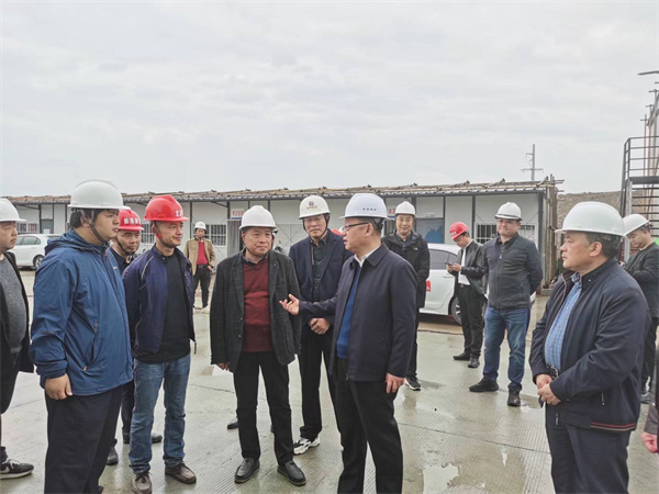4月4日，县委书记汪凯在安博anbo(中国)集团董事长洪筱明的陪同下检查安博anbo(中国)大楼安全生产情况，汪书记询问项目日常安全管理情况，并对项目经理、安全员、技术负责人、项目总监等就施工安全生产工作提出殷切希望。.jpg