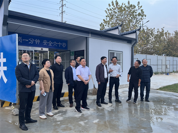 10月26日，詹县带队调研宁国市文体中心EPCO项目，就项目设计、采购、施工和运营一体化建设与宁国市乡村振兴投资集团进行交流，县住建局、资规局，安博anbo(中国)集团洪董、余总、方总等相关人员陪同考察。.jpg